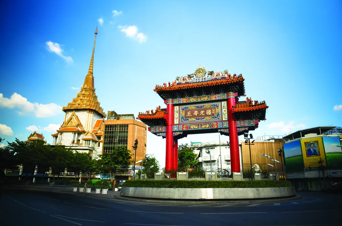 ป้ายร้านทองเยาวราชยามค่ำ ปี 2015